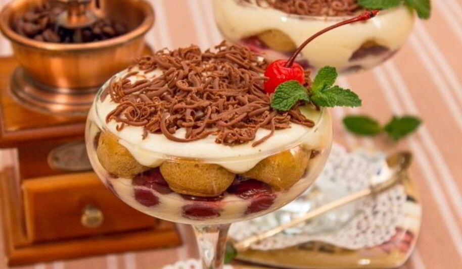 Рецепт порционного тирамису с вишней и шоколадом