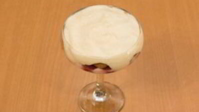 порционное тирамису с вишней и шоколадом