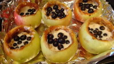 яблоки, запеченные с начинкой