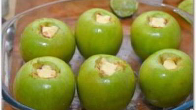 запеченные яблоки с кедровыми орешками