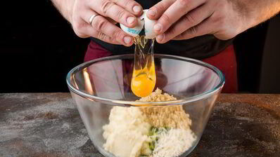 биточки из киноа с цветной капустой и укропом