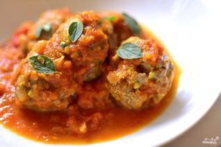 Фрикадельки из козлятины в соусе