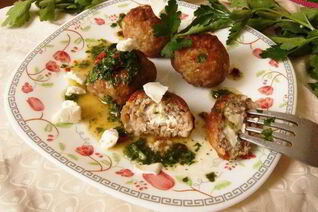 Фрикадельки с фетой и соусом чимичурри