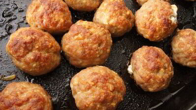 фрикадельки с фетой и соусом чимичурри