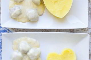 Фрикадельки в сливочном соусе с вином