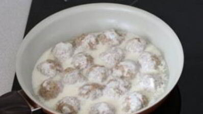 фрикадельки в сметанном соусе