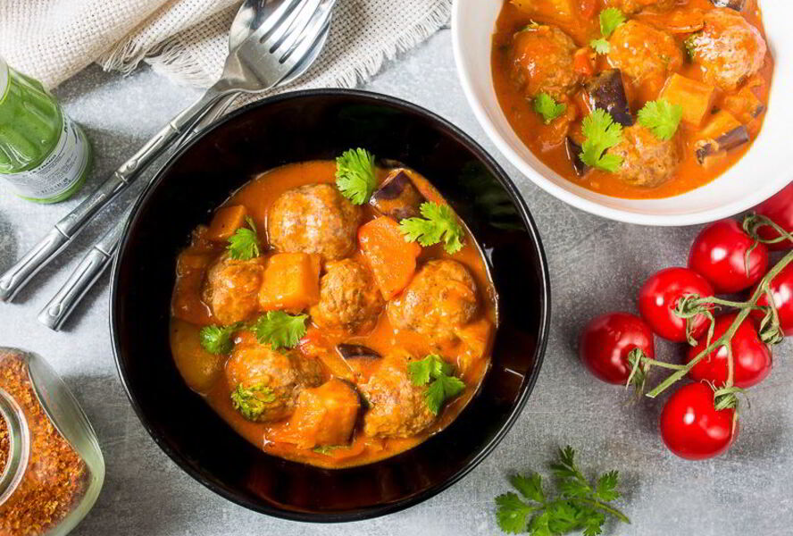 Красное карри с фрикадельками