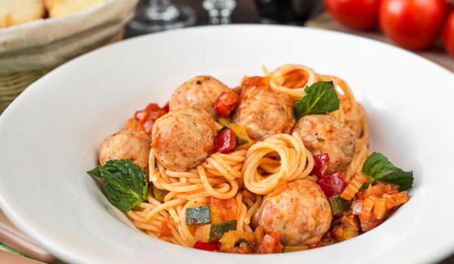 Рецепт пасты с фрикадельками и овощами