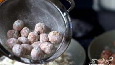 запеченные ригатони с фрикадельками