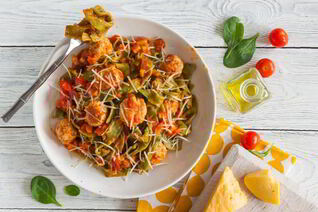 Зеленые тальятелле с фрикадельками