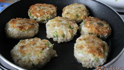 биточки из трески с рисом