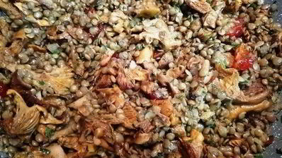 чечевица с лисичками и жареным адыгейским сыром