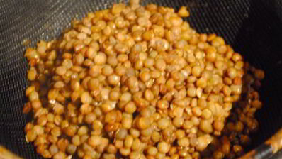 чечевица с луком и помидорами