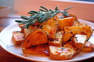 Картофель печеный с розмарином