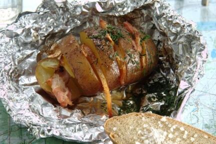 Картофель с беконом в фольге