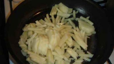 картофель жареный с помидорами