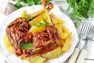 Картошка с уткой в фольге в духовке