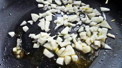 красный рис в вине с лососем и сыром