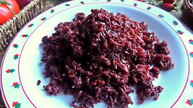 красный рис в вине с лососем и сыром