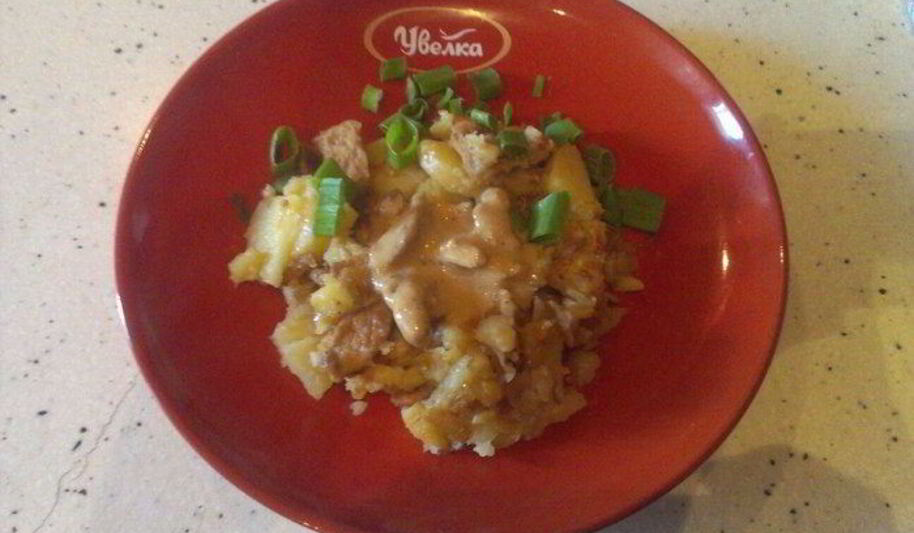 Рецепт молодого картофеля со свининой