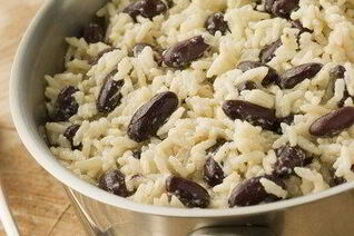 Рис с красной фасолью и кокосовым молоком по-ямайски