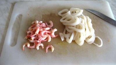 рис с креветками и кальмарами