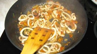 рис с креветками и кальмарами