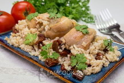 Рис с курицей и вялеными помидорами