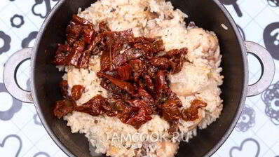 рис с курицей и вялеными помидорами