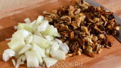 жареная картошка с белыми грибами