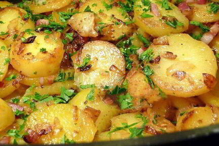 Жареный картофель с беконом