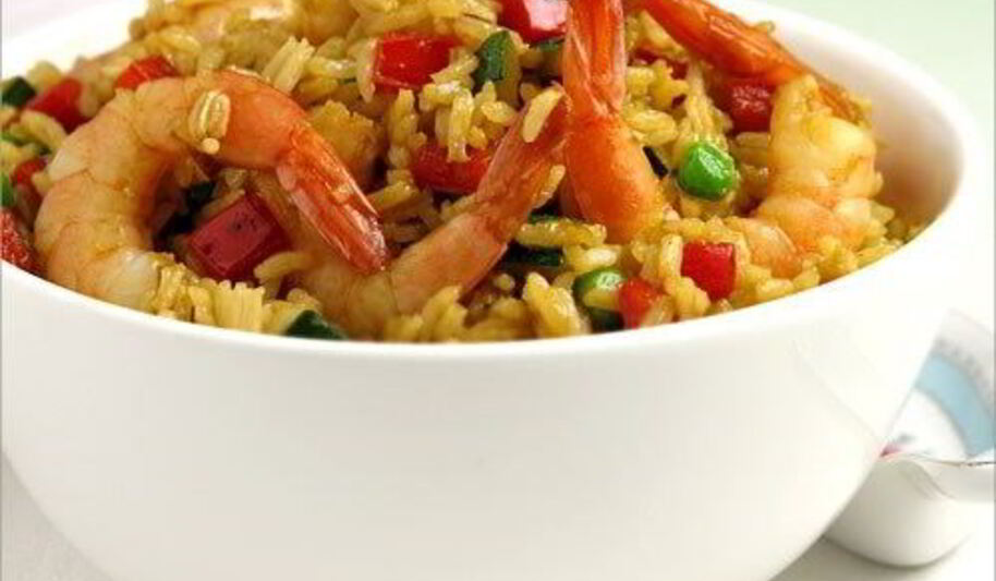 Рецепт жареного риса с креветками и сладким перцем