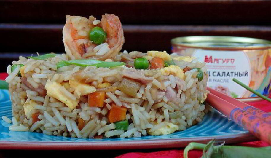 Рецепт жареного риса с тунцом по-янчжоуски