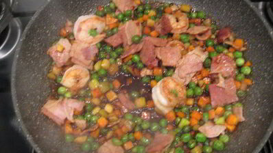 жареный рис с тунцом по-янчжоуски