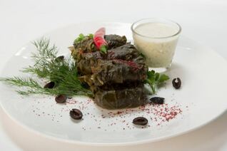 Долма из баранины с мятным соусом