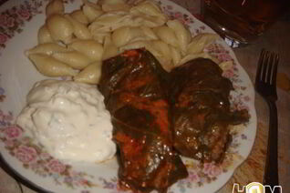 Голубцы в лахане с двумя соусами