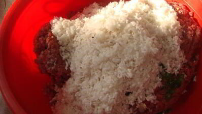 голубцы в лахане с двумя соусами