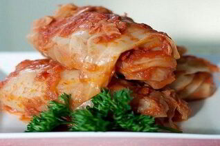 Голубцы в томатном соусе с квашеной капустой