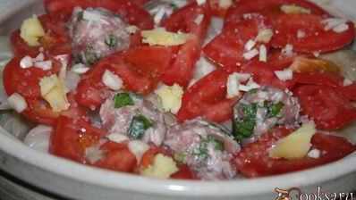 запеченные с помидорами и топленым сливочным маслом голубцы