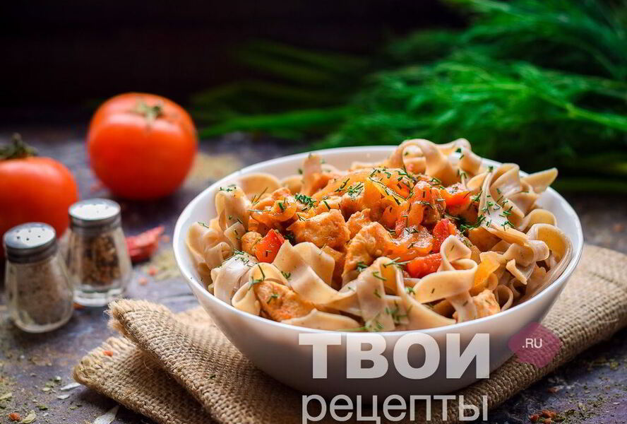 Гречневая лапша с курицей и овощами