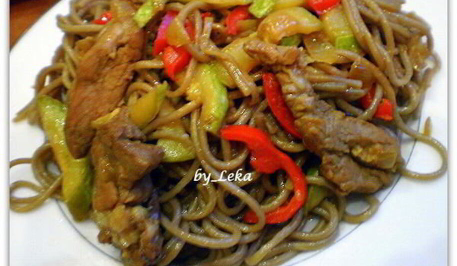 Рецепт гречневой лапши с овощами и мясом