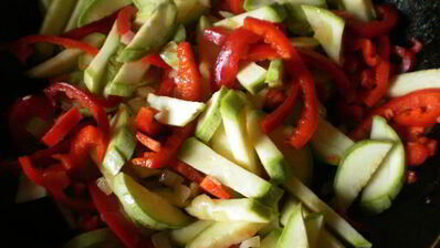 гречневая лапша с овощами и мясом