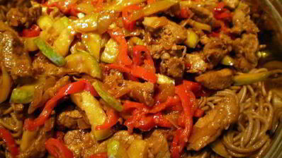 гречневая лапша с овощами и мясом