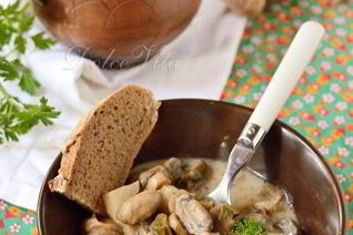 Грибы душеные в горшочке