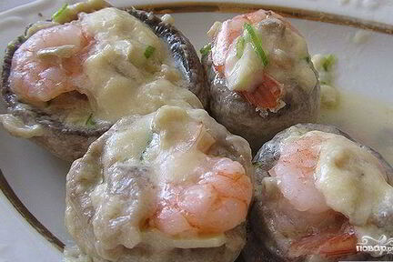 Грибы, фаршированные креветками