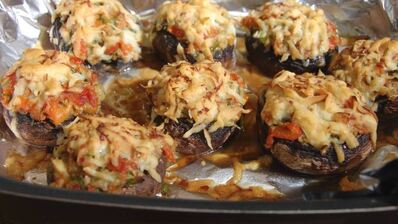 грибы по-тоскански с красным перцем и оливками