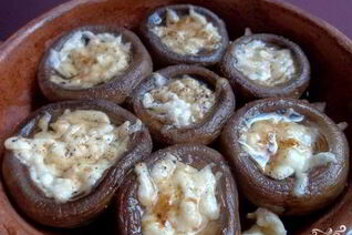 Грибы под сыром в духовке