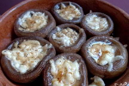 Грибы под сыром в духовке