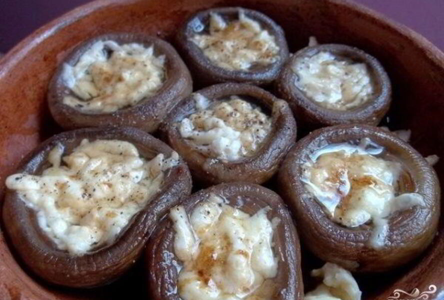 Грибы под сыром в духовке