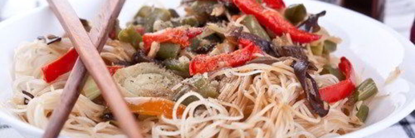 Грибы с чили, имбирем и лапшой соба